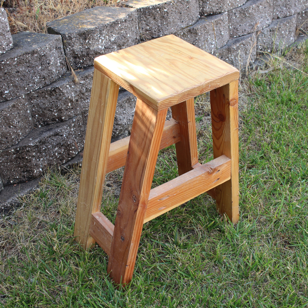 stool1.jpg