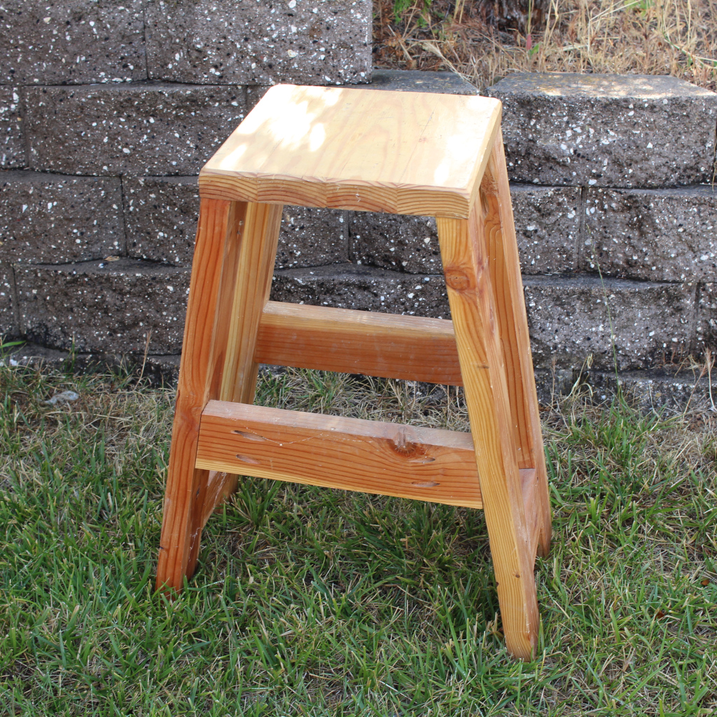 stool2.jpg