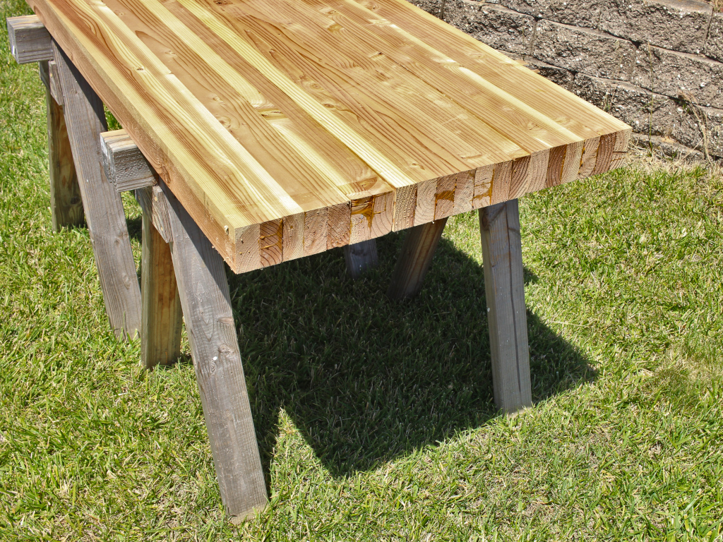 The end of the bench top