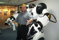 Mark Tilden with a Big Robosapien!